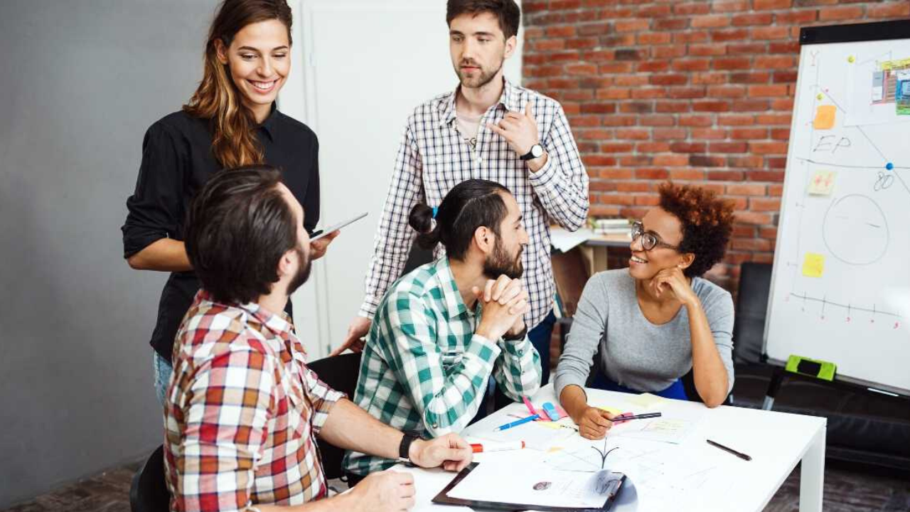 People discussing about project management
